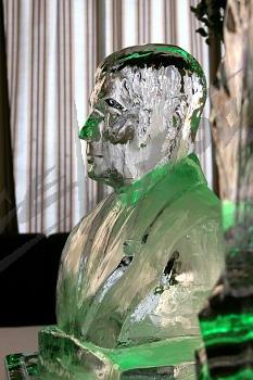 ice_gift_monument_2