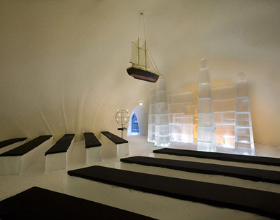lumilinna_snow_castle_ice_room