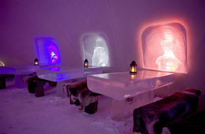 lumilinna_snow_castle_ice_table